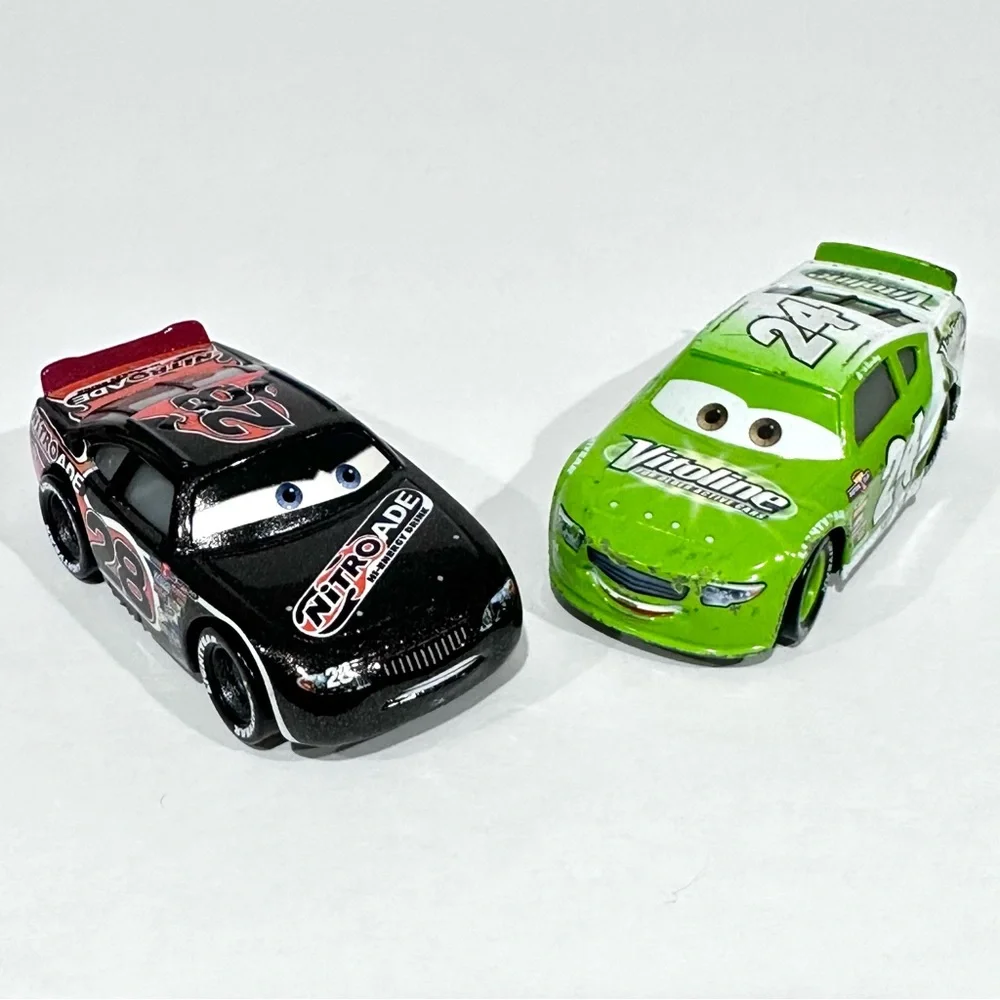 Disney Cars Brick Yardley #24 Vitoline, Aiken Axler #28 Nitroade Die-cast